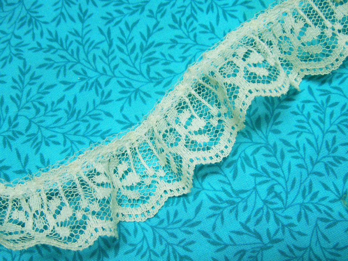 1 Yard Of 1 1/4 Inch Ivory Chantilly Ruffled Lace Trim For Bridal, Baby, Housewares, Sewing, Crafts By Marlenesattic - Item P1